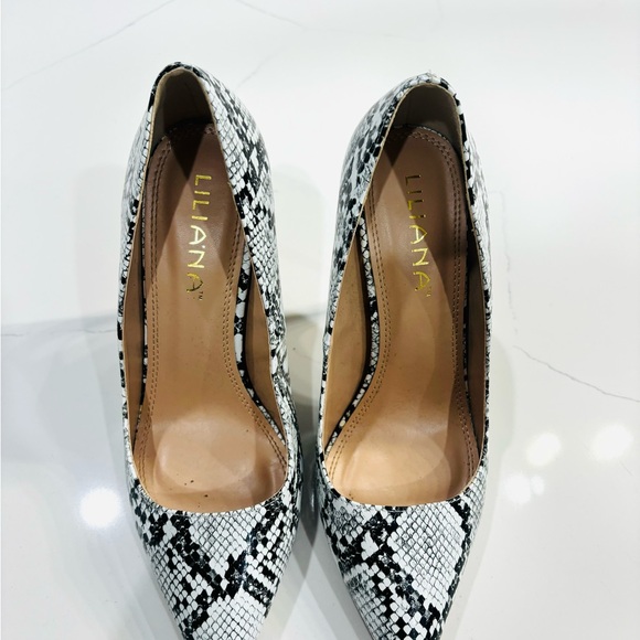 Liliana Black & White Snake-Print Pointed Stiletto Pumps - Picture 2 of 4